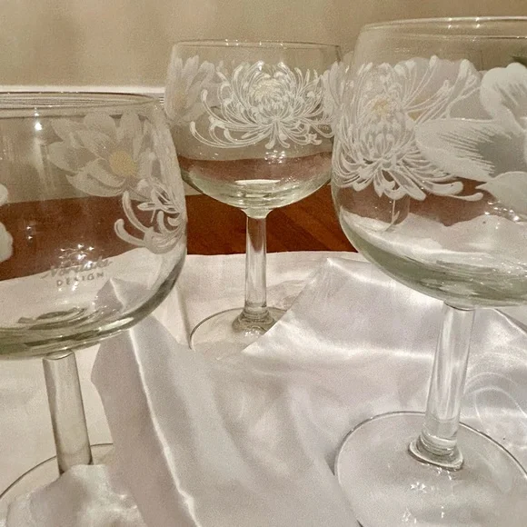 Noritake Design Hand-Painted Elegant Chrysanthemum White Floral - Set of 6